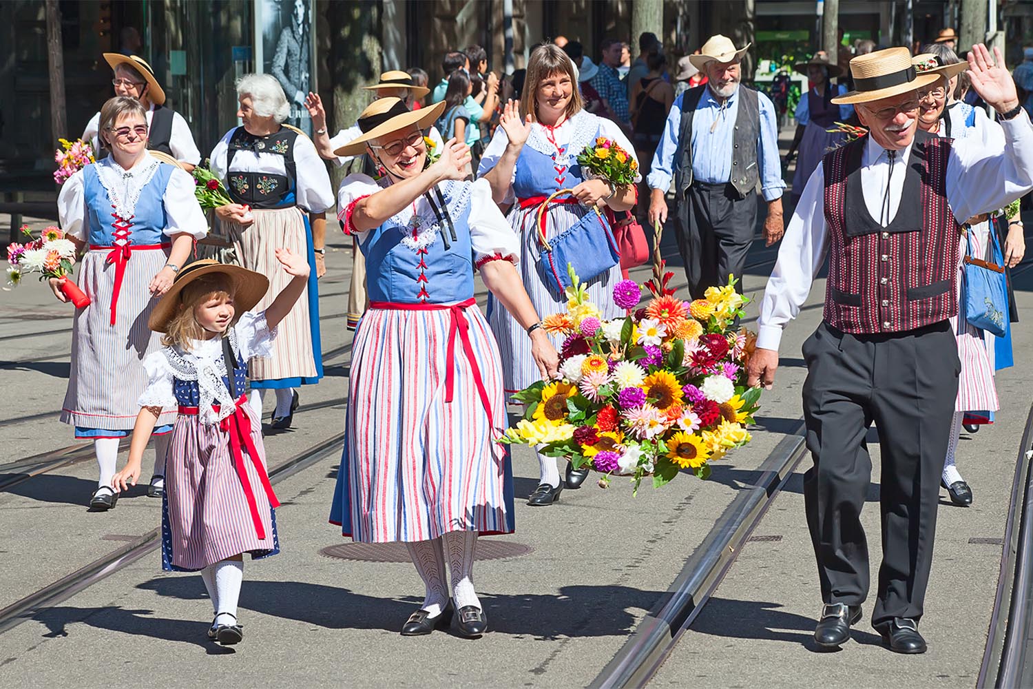 Switzerland Panorama Coach Tour With Paris